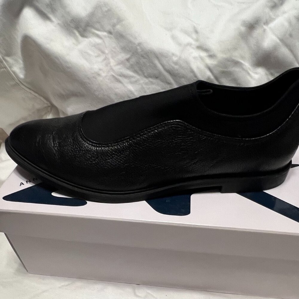 BRAND NEW, NEVER WORN CALVIN KLEIN- DAMURA LEATHER LOAFERS